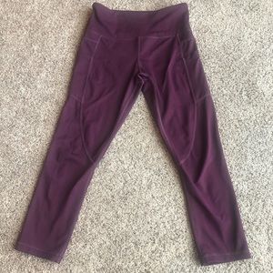 Zyia Plum light n tight Capri leggings